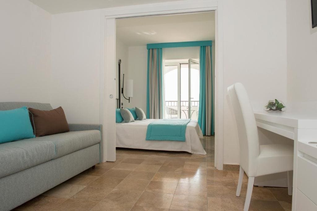 Family Room room - Image 2