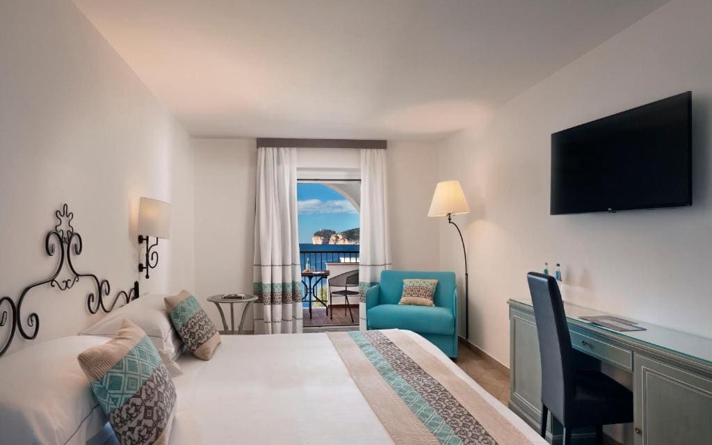 Junior Suite with Balcony room - Image 3