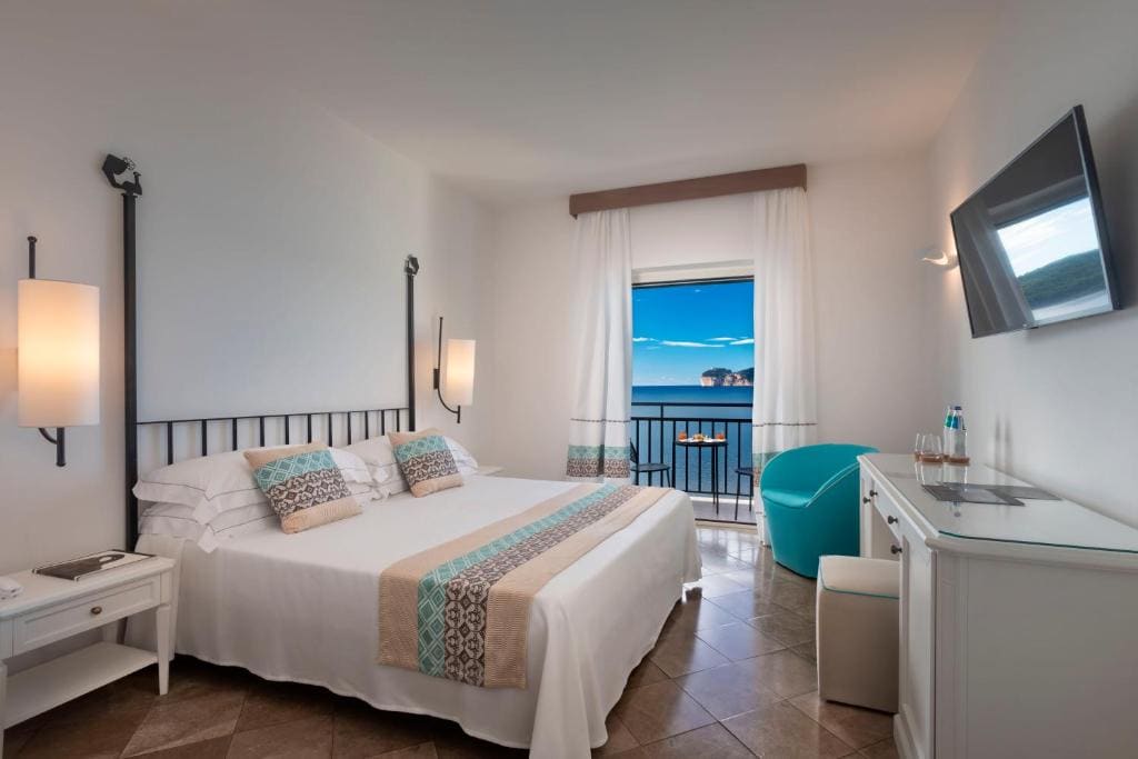 Superior Double Room with Balcony room - Image 3