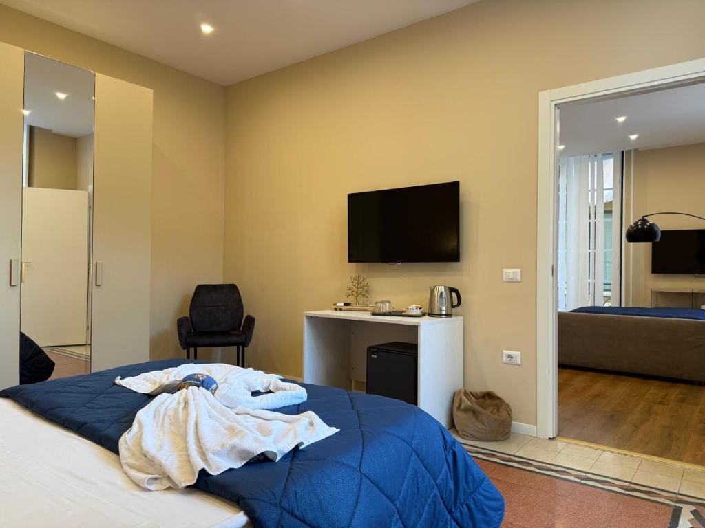 Deluxe Junior Suite room - Image 3