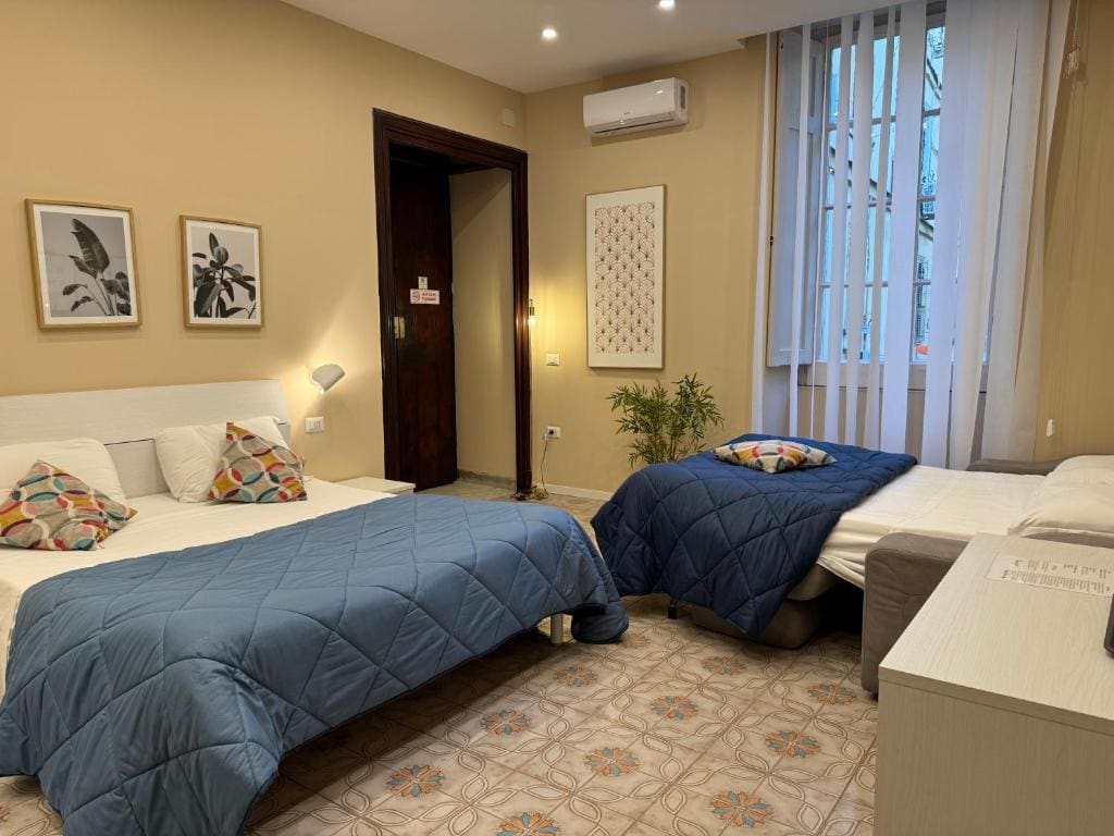 Superior Quadruple Room room - Image 1
