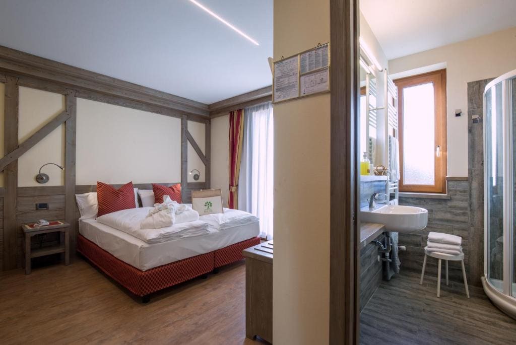 Superior Double or Twin Room room - Image 1