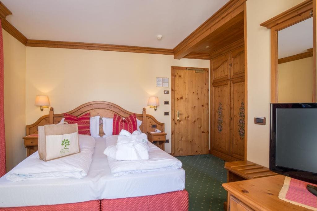Superior Double or Twin Room room - Image 2