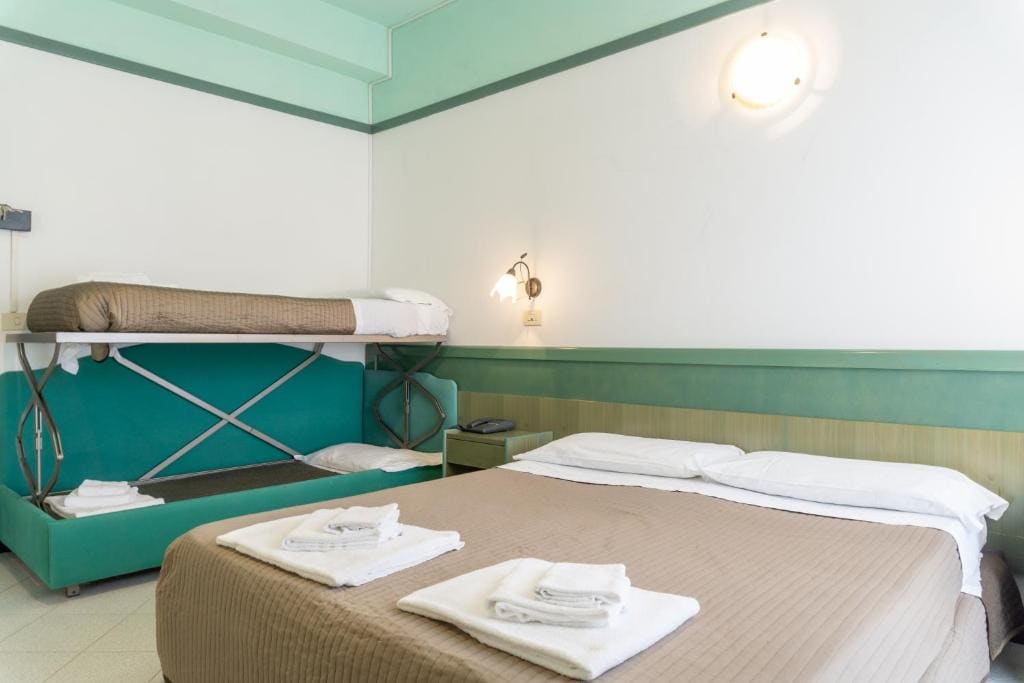 Quadruple Room room - Image 1