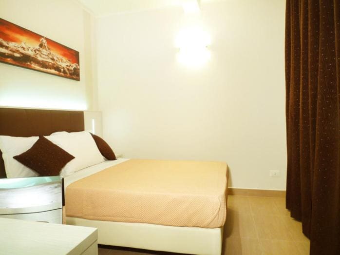 Large Single Room room - Image 1