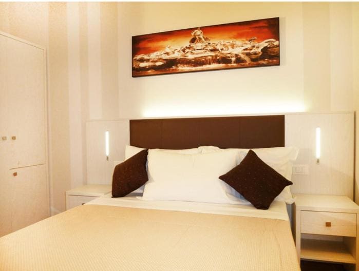Large Single Room room - Image 2