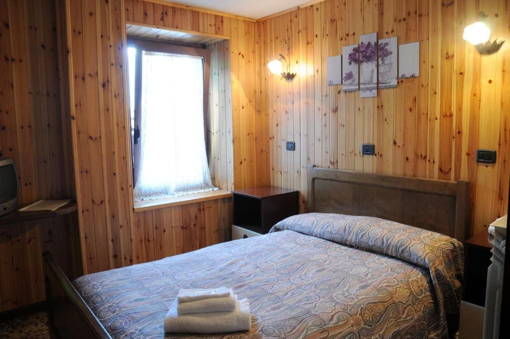 Family Room room - Image 3