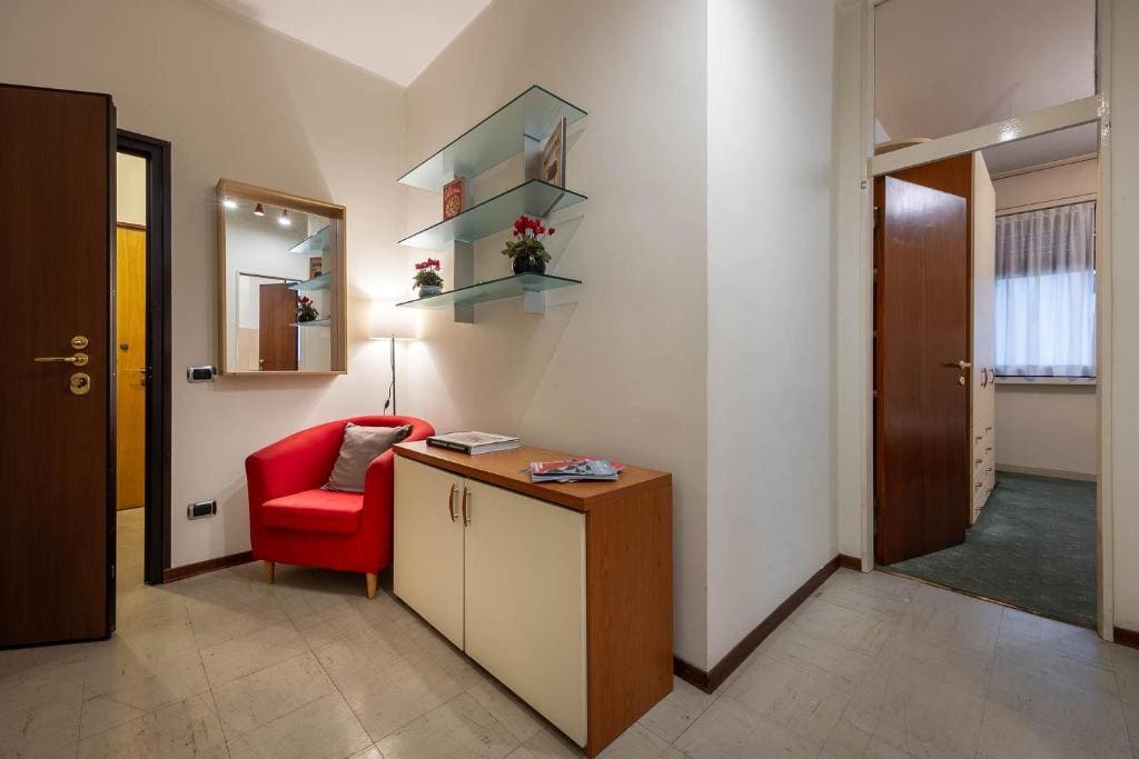 One-Bedroom Apartment - separate building room - Image 3