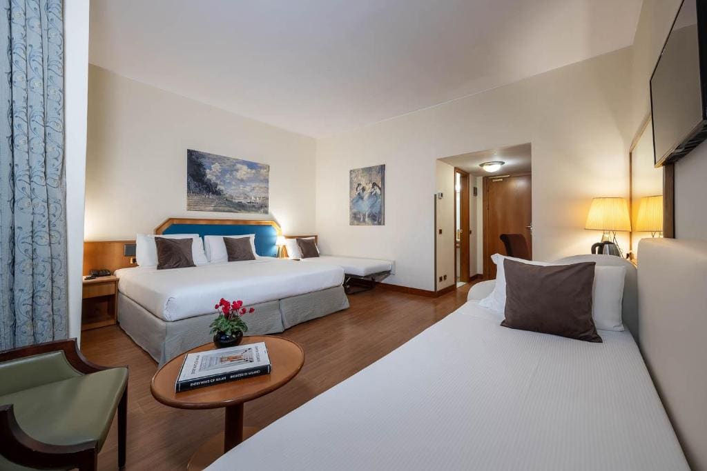 Superior Quadruple Room room - Image 1