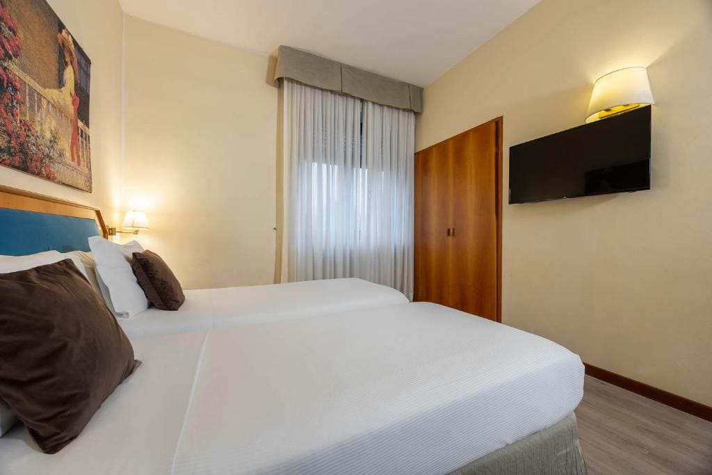 Superior Twin Room room - Image 1