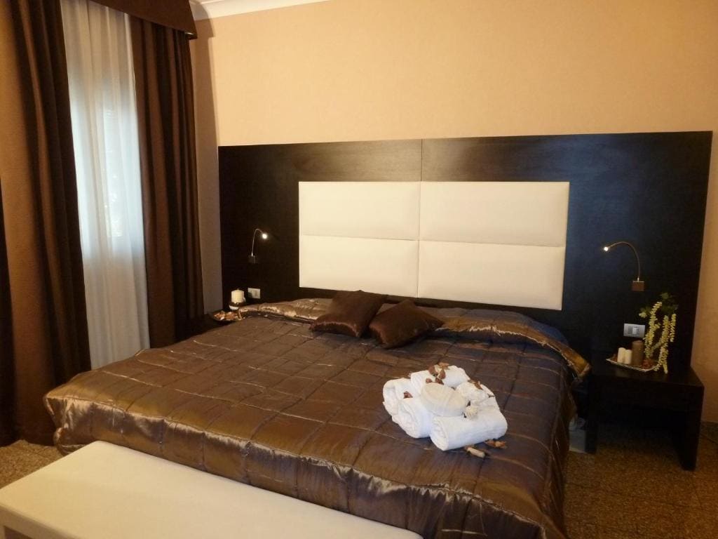Deluxe Quadruple Room room - Image 3