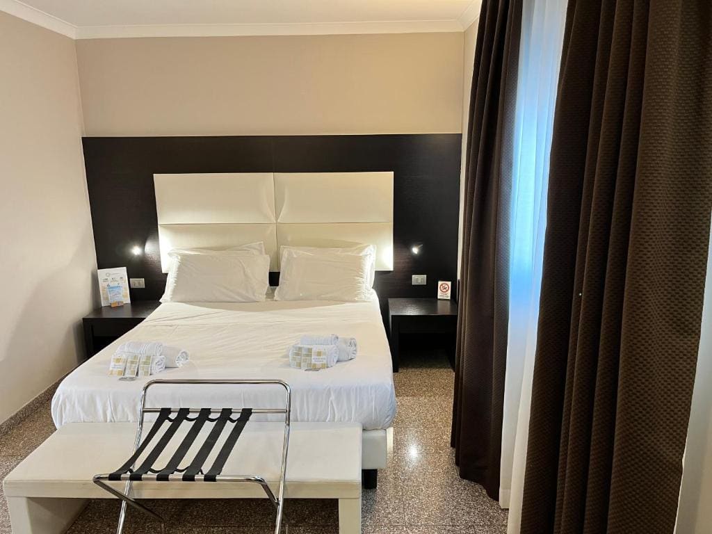 Deluxe Double Room room - Image 3