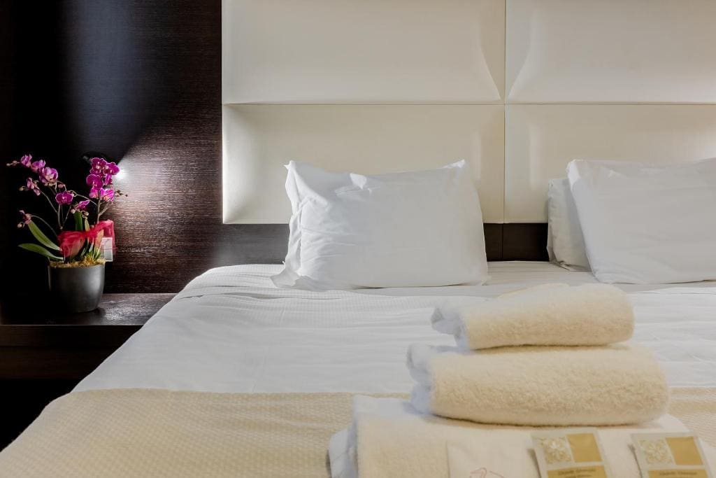 Deluxe Quadruple Room room - Image 1