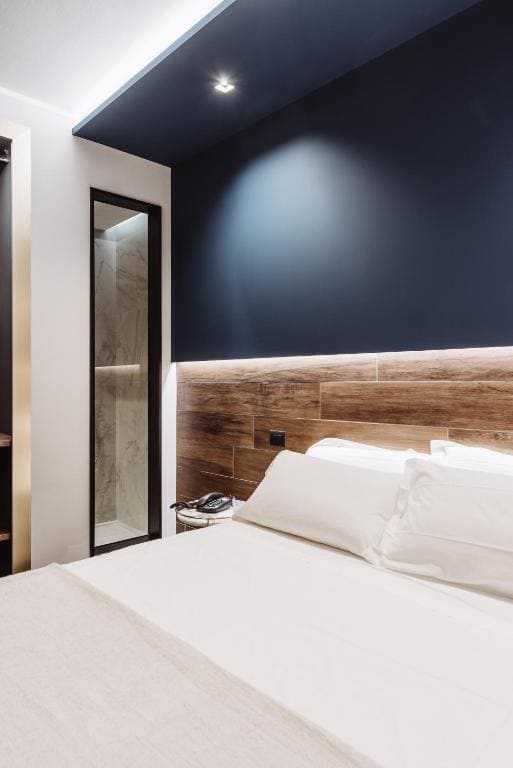 Deluxe Room room - Image 3
