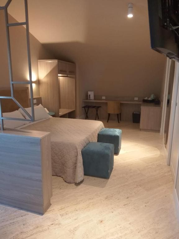 Deluxe Double Room with Side Sea View room - Image 1