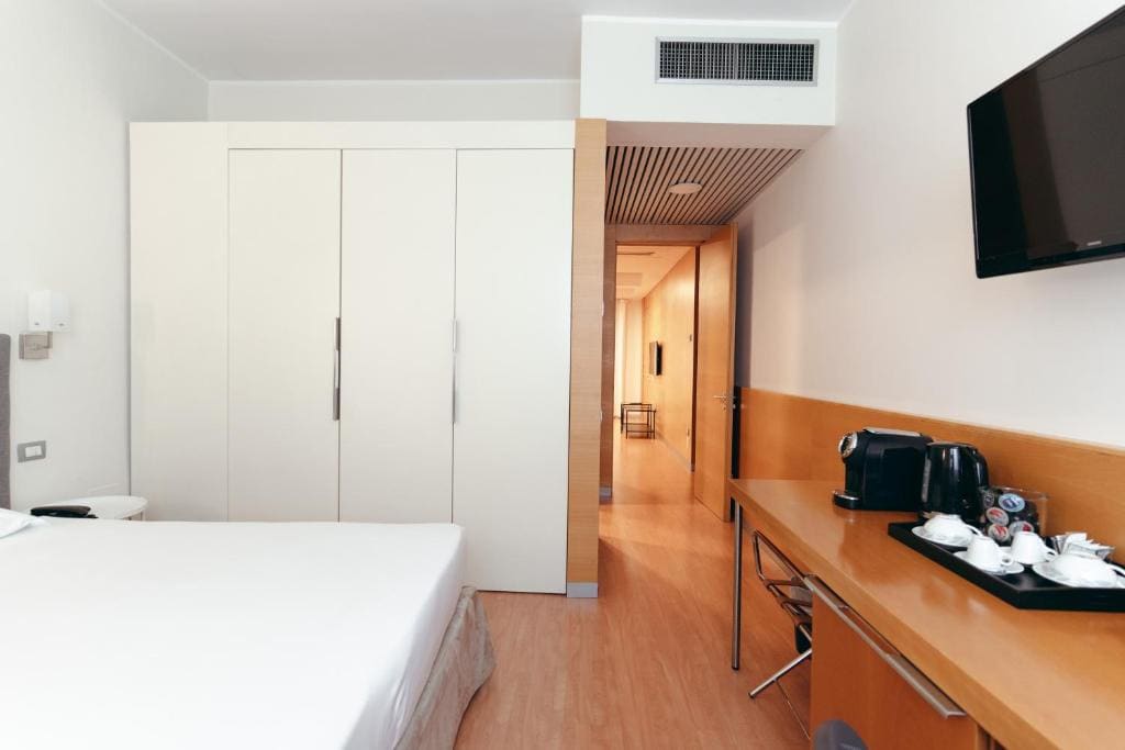 Deluxe Junior Suite room - Image 2