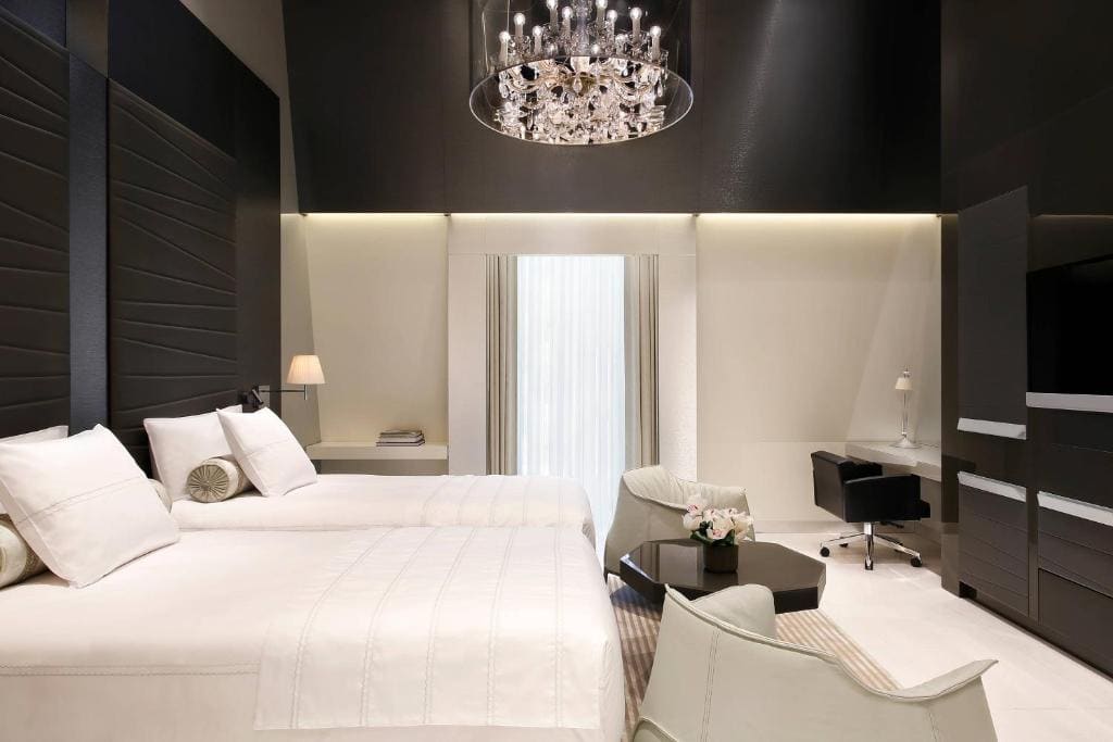 Katara Royal Suite, 4 Bedroom Penthouse Suite, Skyline view room - Image 1