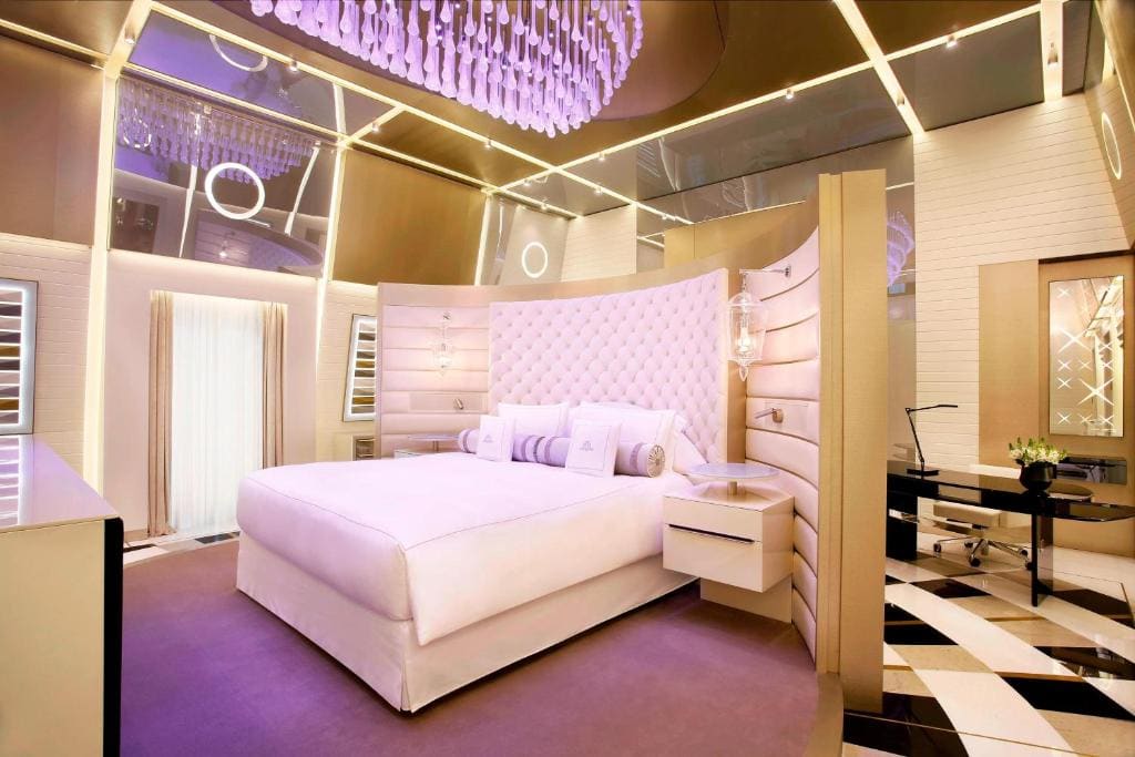 Katara Royal Suite, 4 Bedroom Penthouse Suite, Skyline view room - Image 2