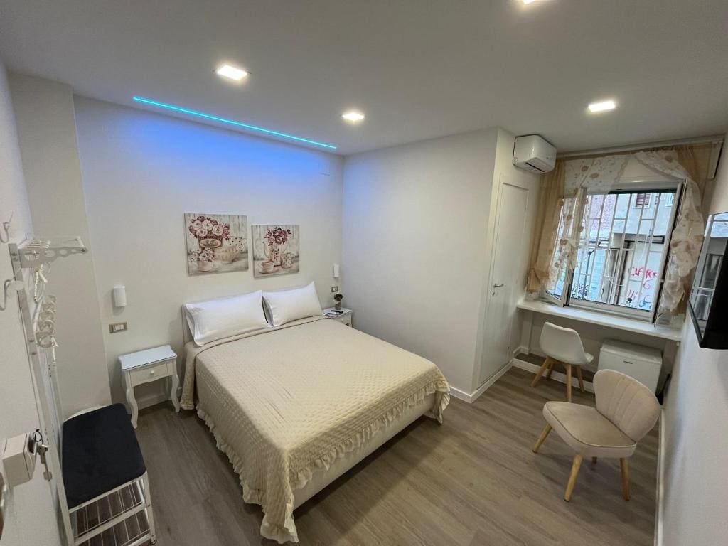 Double Room with Private Bathroom room - Image 1