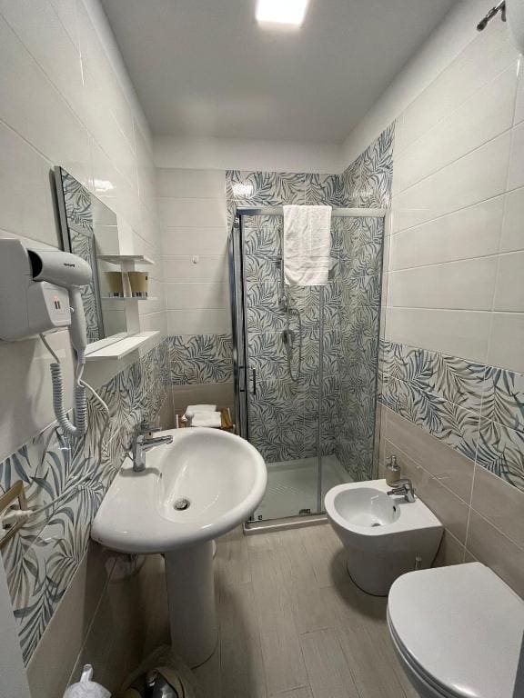 Double Room with Private Bathroom room - Image 2