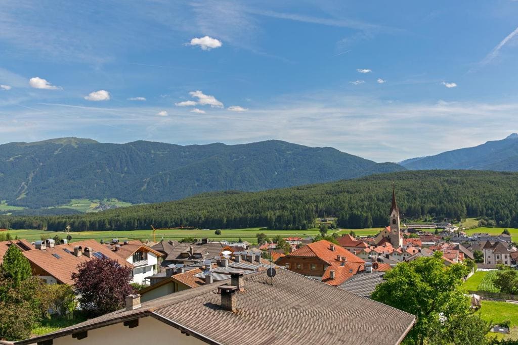 Superior Double or Twin Room with Mountain View room - Image 2