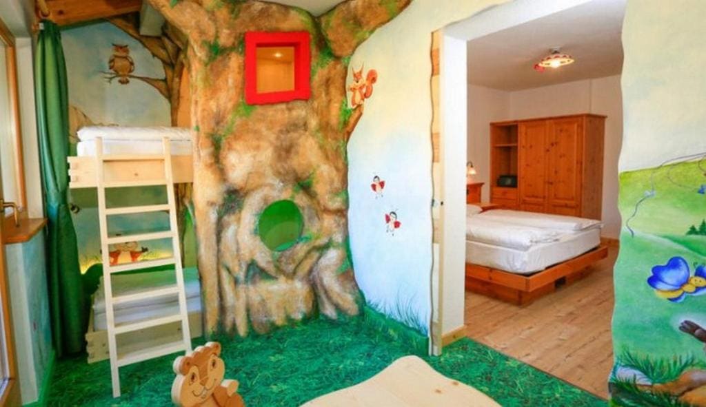 Family Two-Bedroom Suite Marmotta room - Image 2