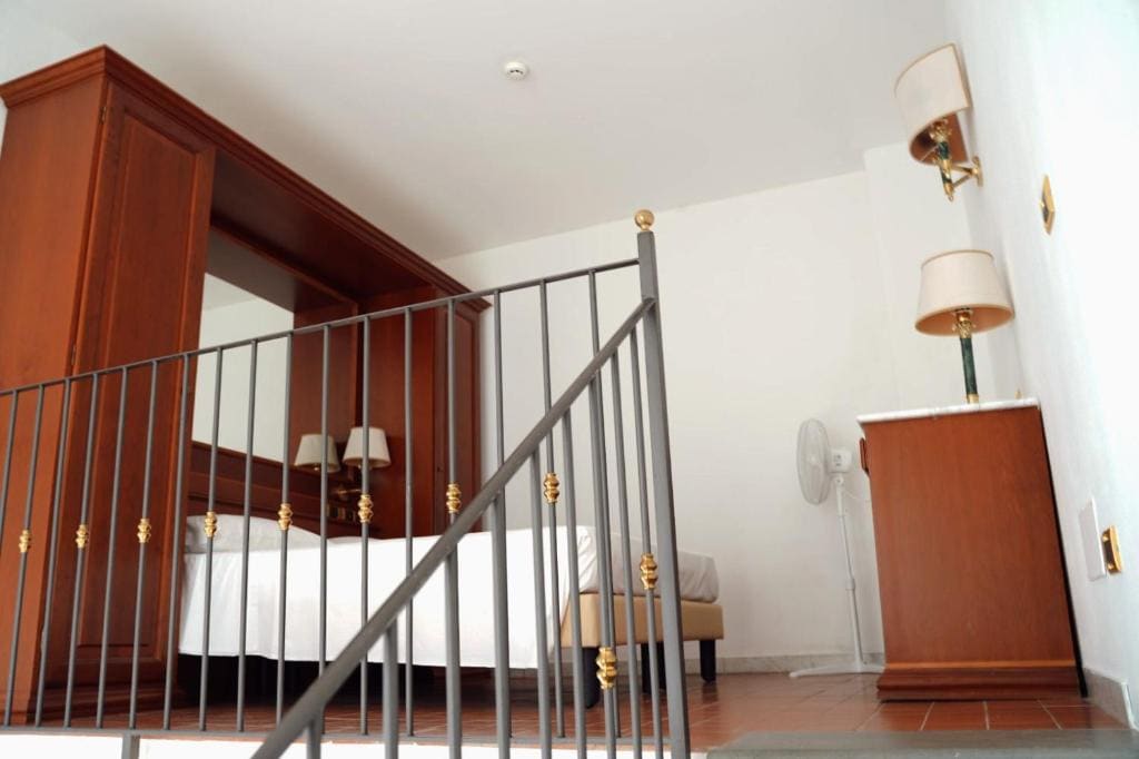 Studio with Sofa Bed room - Image 2