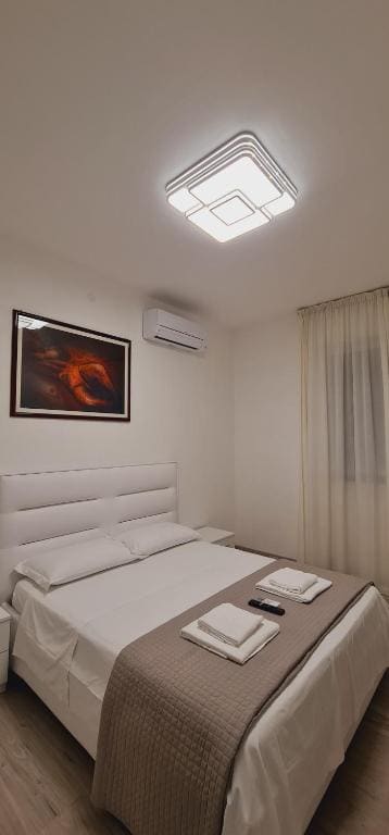 Standard Double Room with Shared Bathroom room - Image 1