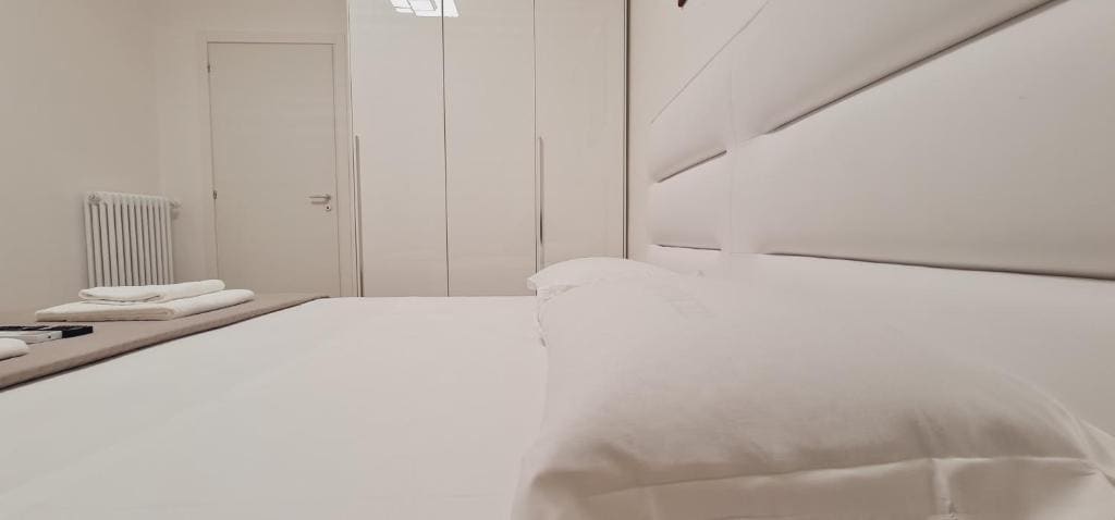 Standard Double Room with Shared Bathroom room - Image 2