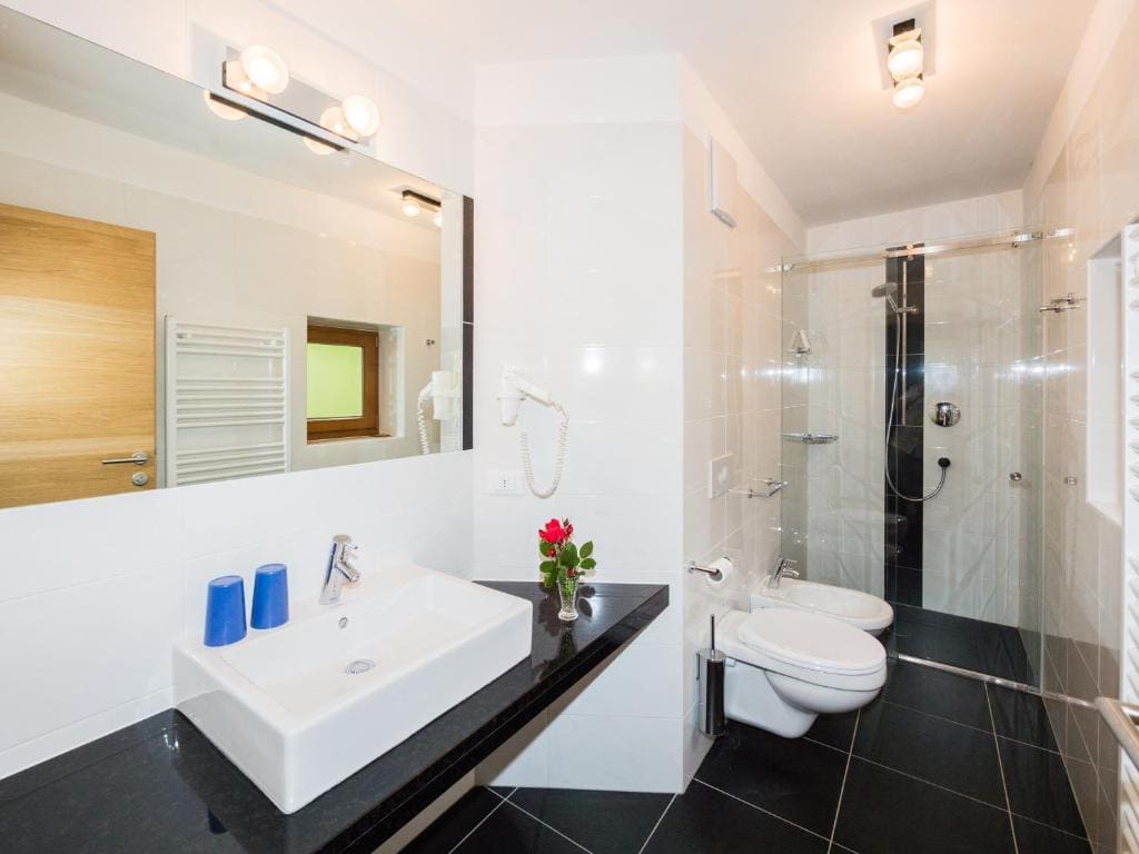 Comfort Double Room with Balcony and Mountain View room - Image 2