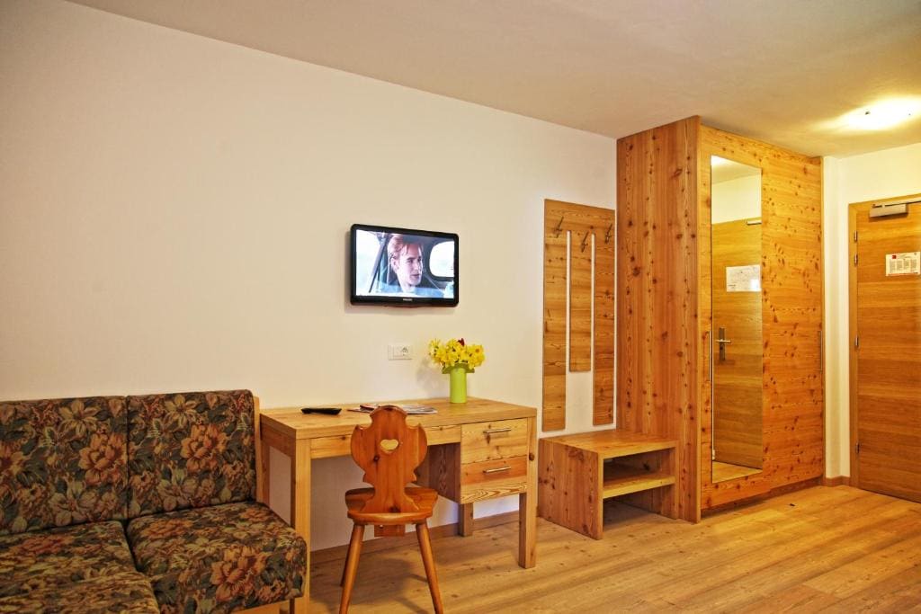Comfort Double Room with Balcony and Mountain View room - Image 3