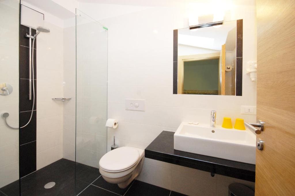 Deluxe Double Room with Balcony room - Image 3