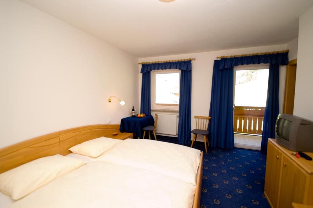 Double Room with Balcony and Mountain View room - Image 3