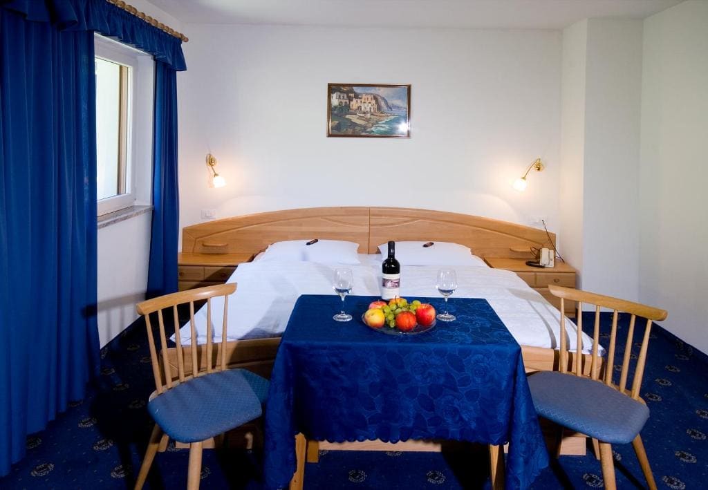 Double Room with Balcony and Mountain View room - Image 2