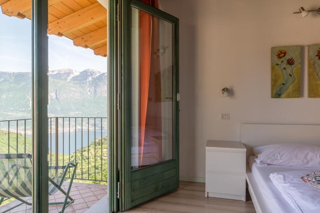Two-Bedroom Apartment with Lake View room - Image 1