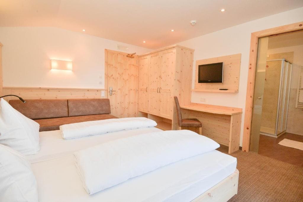 Superior Double Room with Panoramic View room - Image 3
