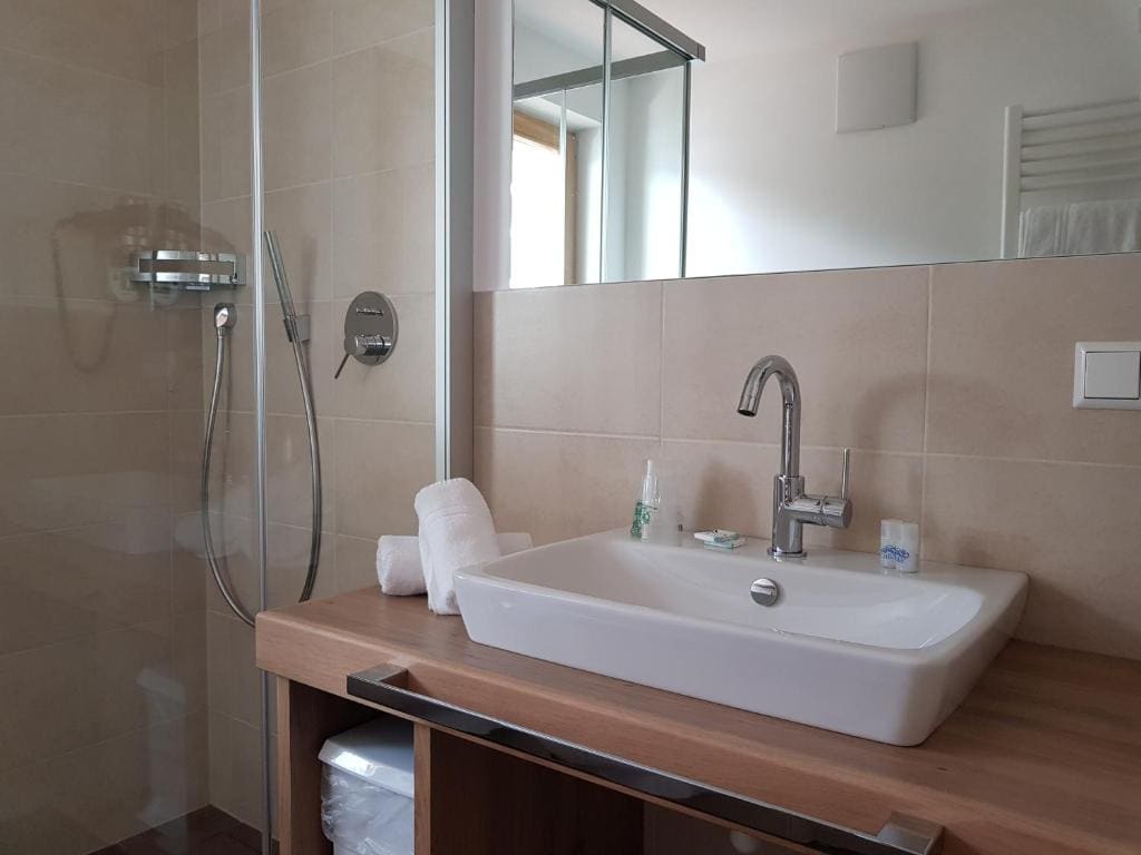 Junior Suite with Balcony room - Image 3