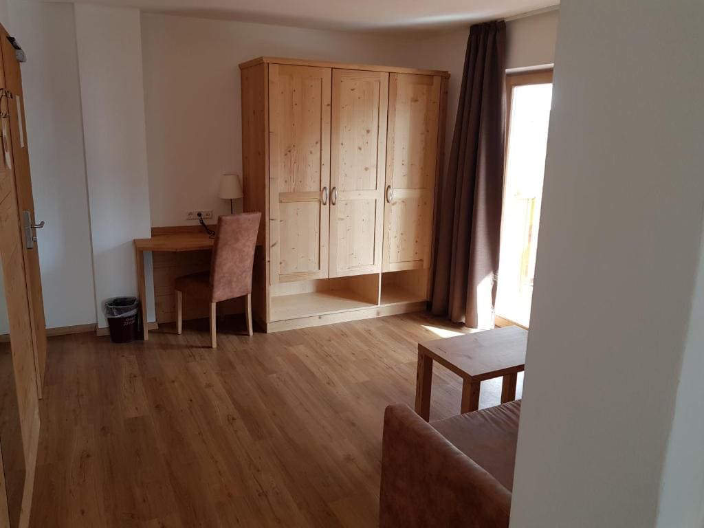 Junior Suite with Balcony room - Image 2