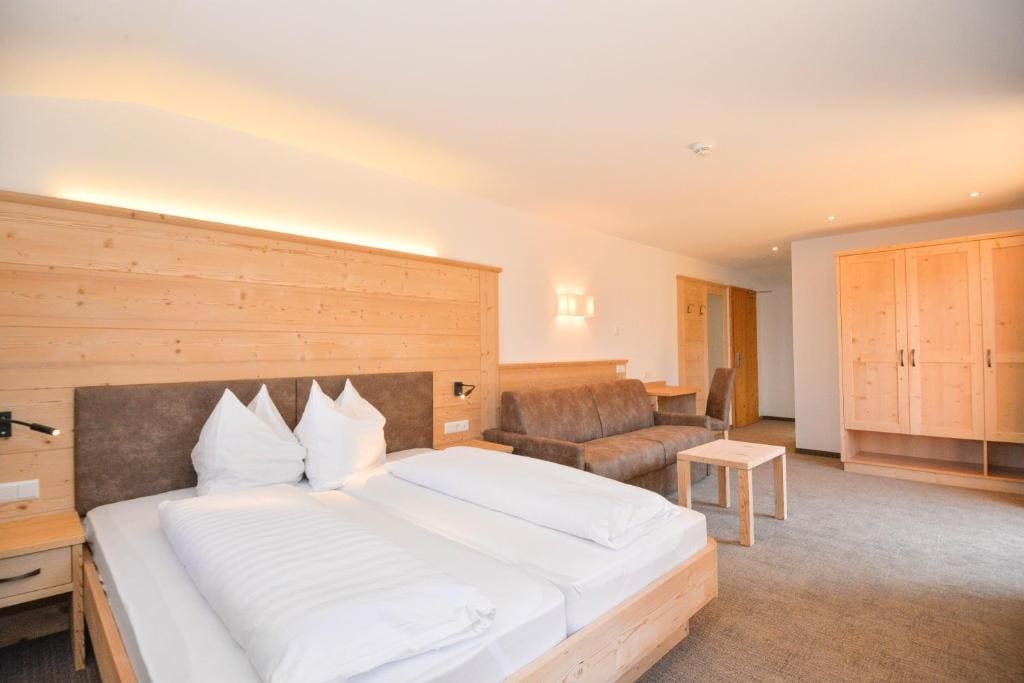 Comfort Double Room with Balcony room - Image 1