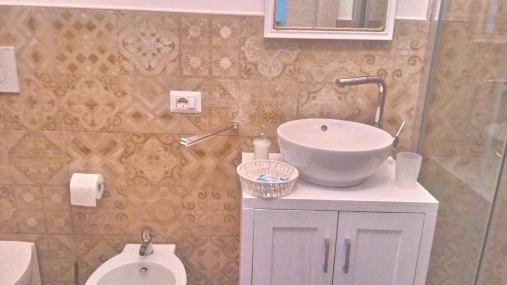 Double Room with Private Bathroom room - Image 3