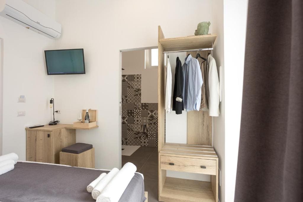 Small Double Room room - Image 3