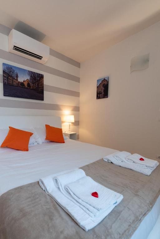 Deluxe Room room - Image 3