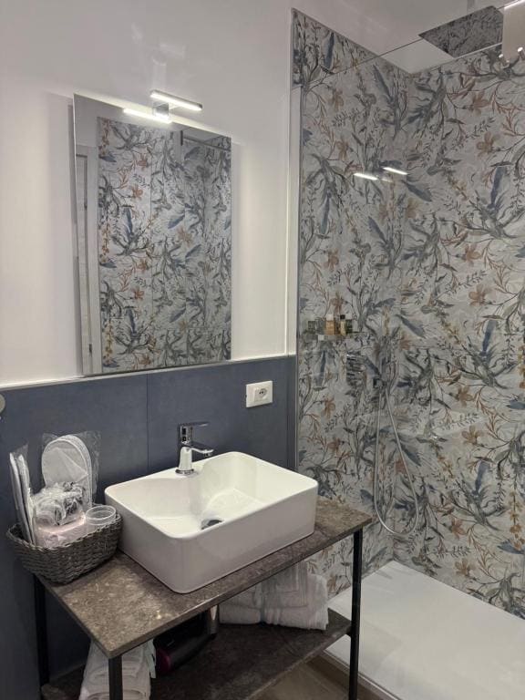 Double Room with Private Bathroom room - Image 1