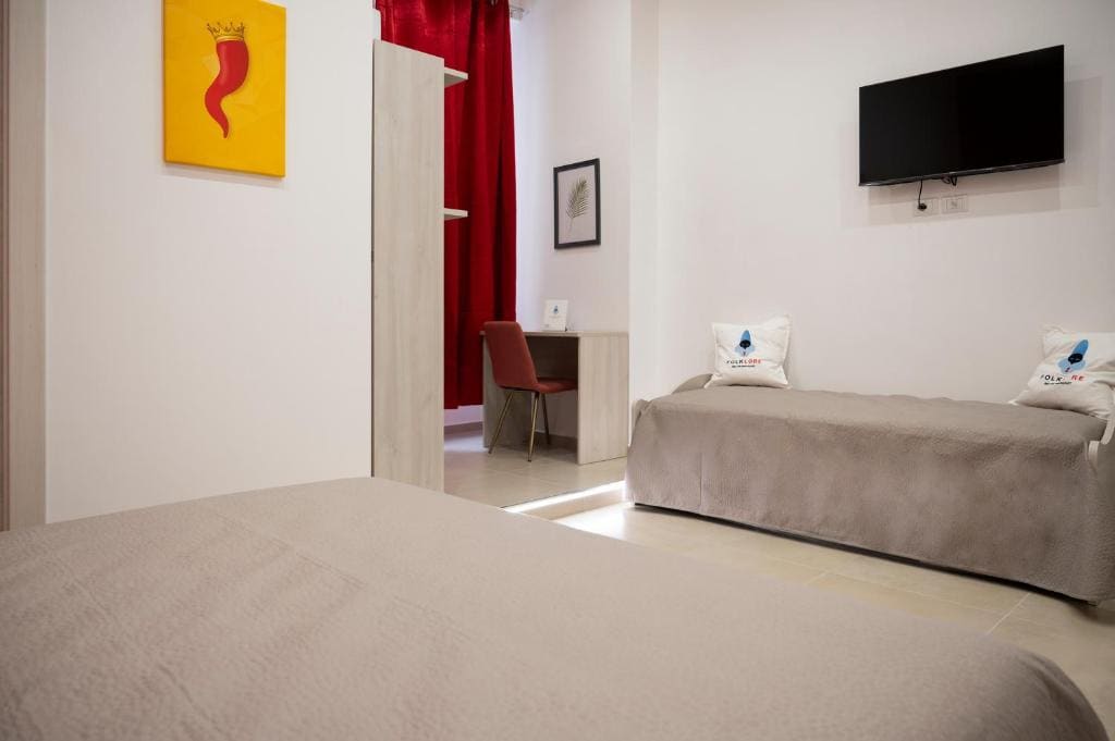 Quadruple Room with Private Bathroom room - Image 2