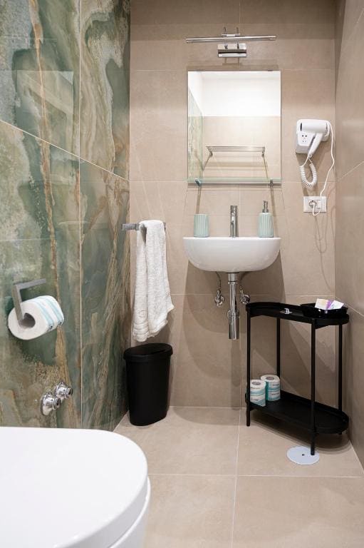 Triple Room with Private Bathroom room - Image 1
