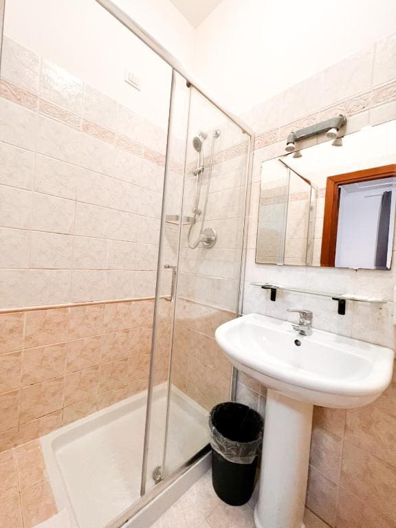 Classic Triple Room room - Image 3