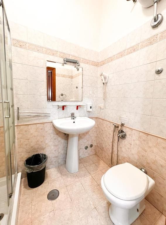 Classic Triple Room room - Image 2