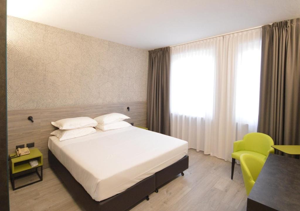 Standard Double or Twin Room room - Image 2