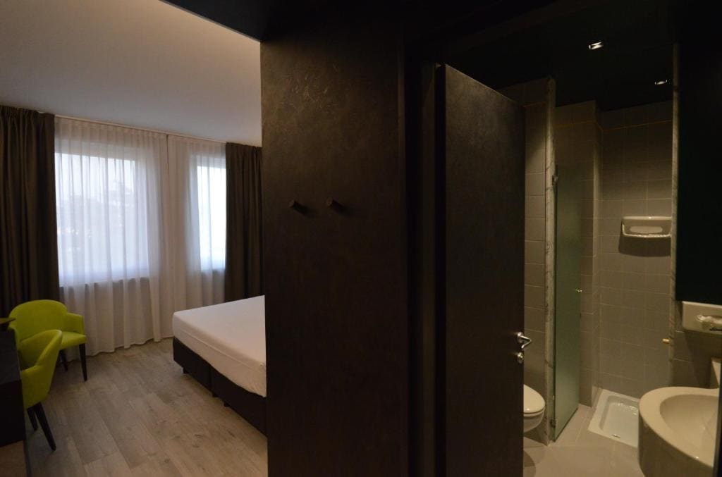 Family Room room - Image 2