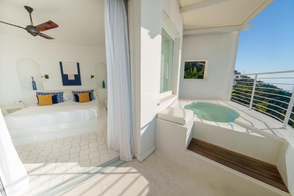Corner Suite with Jacuzzi room - Image 1